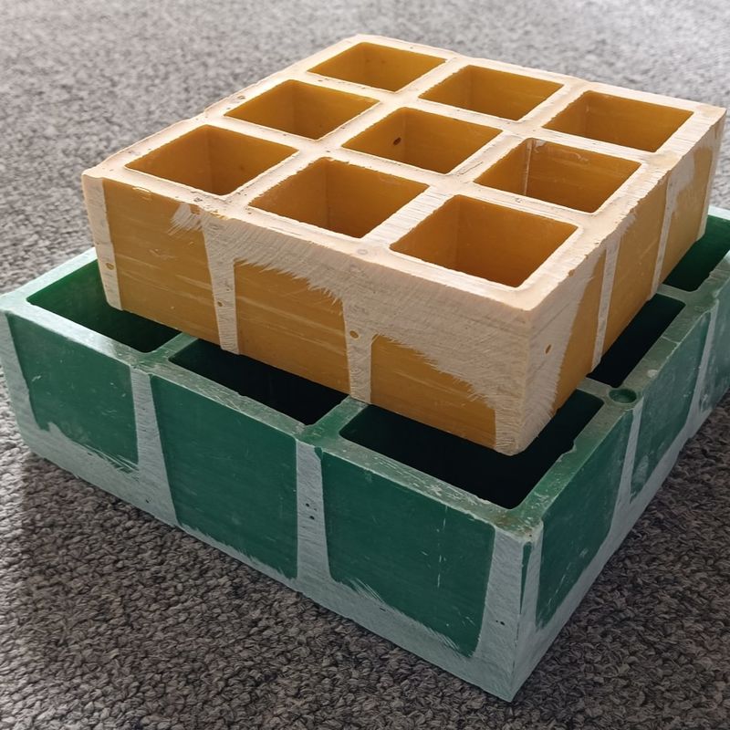 色とりどりのFRP格子 ガラス繊維床グリッド 屋外排水カバー 洗車グリル 38x38mm