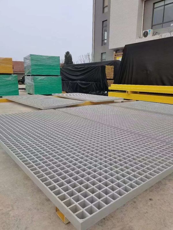 電気塗装工場 歩道 38*38*30mm FRP格子 サイズと色をカスタマイズ
